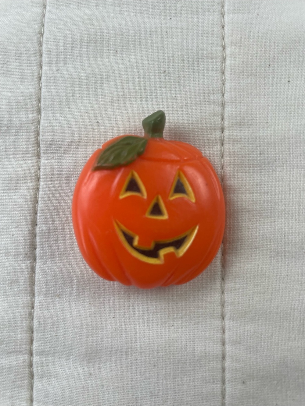Vintage Halloween Hallmark Pumpkin  Jack-o’-lantern Brooch Pin